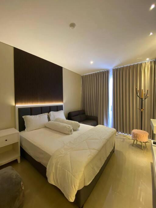 Nagoya Thamrin Apartment High Floor With View Exterior photo